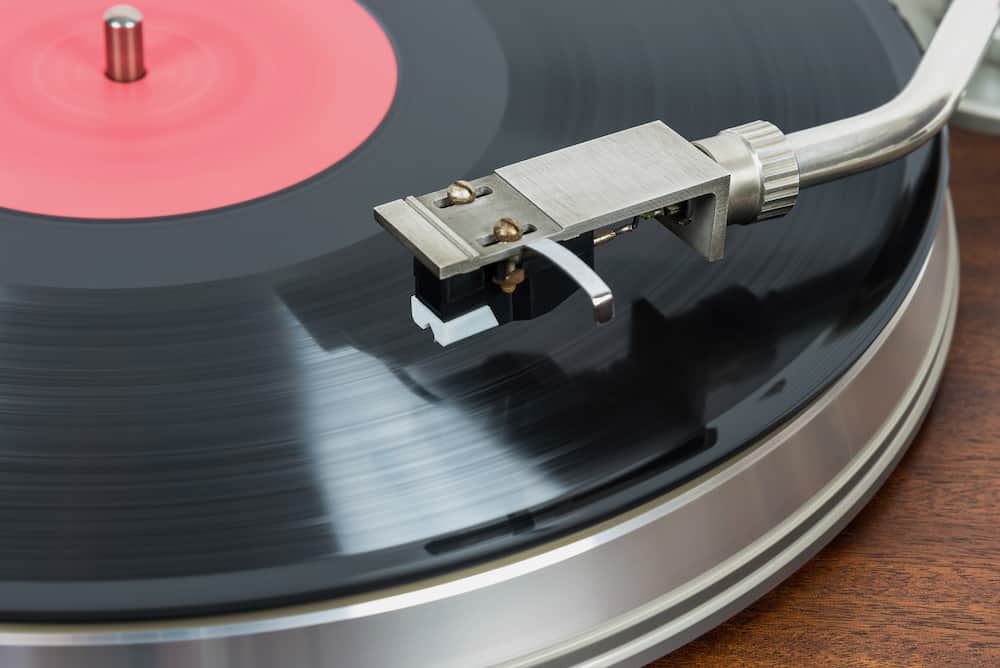 Discover the top vintage turntable brands on sale.